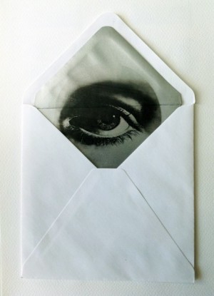 Jo Ainley, Vigilância.