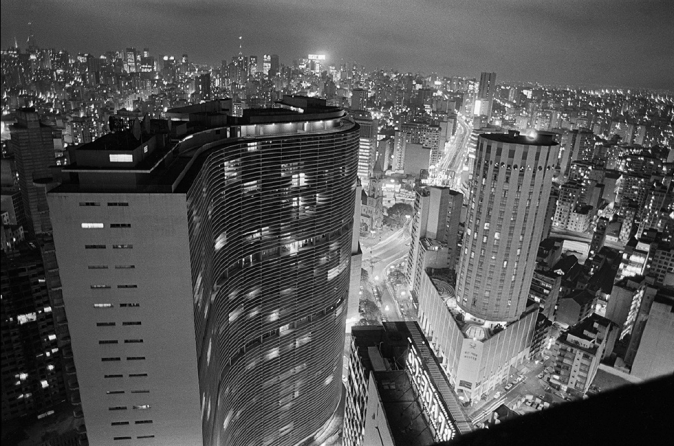 Madalena Schwartz, Vista noturna da cidade, 1982